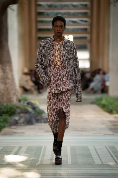 Look 49